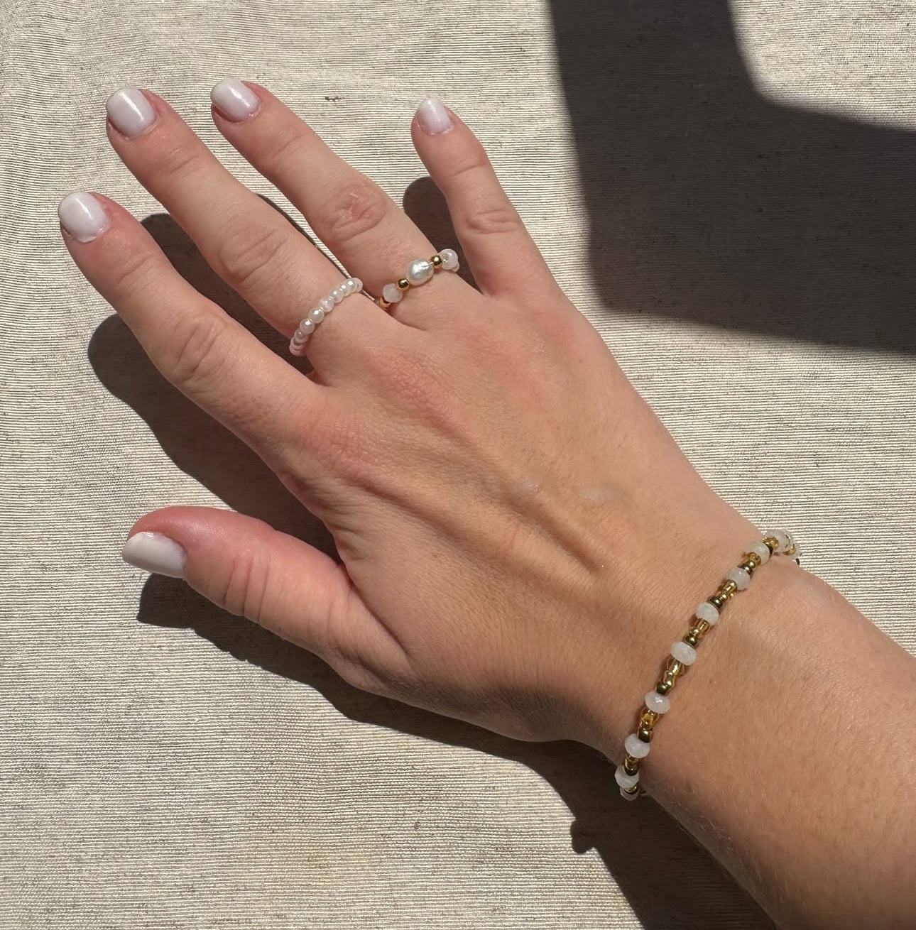 Pulsera Celestia Blanco y Dorado