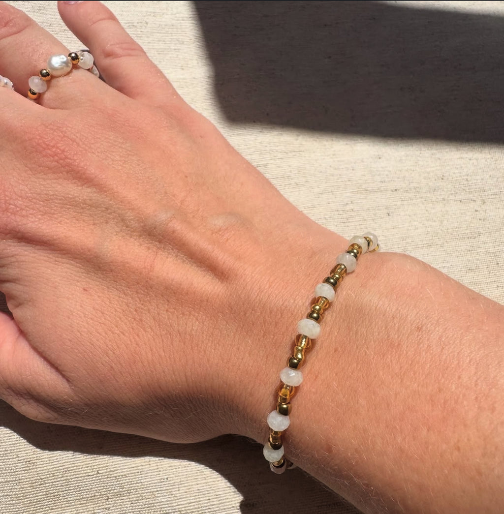 Pulsera Celestia Blanco y Dorado